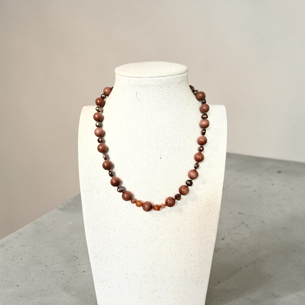 Brown Lightly Sparkling Beating Necklace